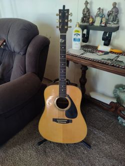 Black Guitar Stand Tripod Base