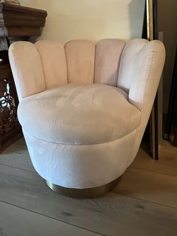 Swivel pink tulip chair