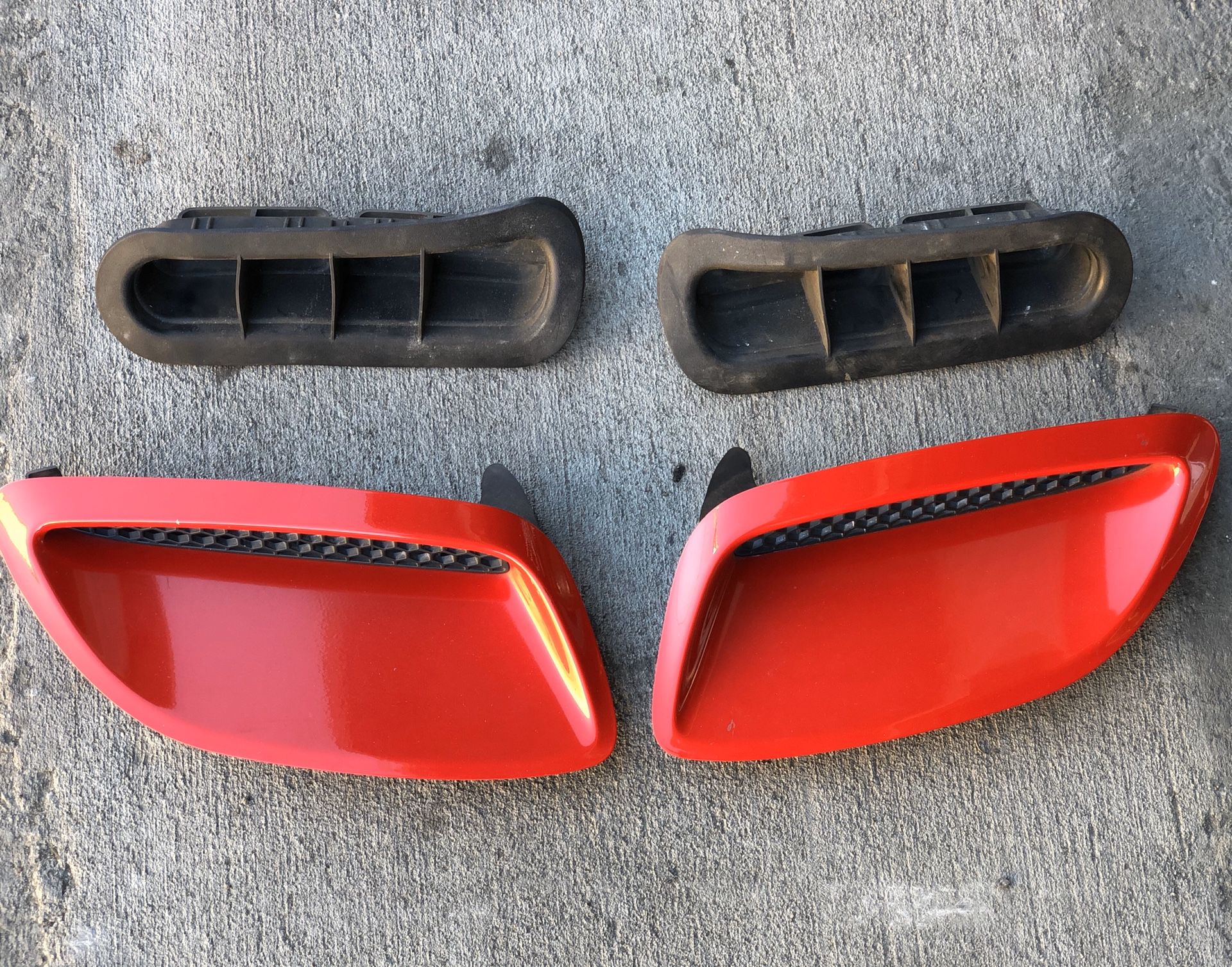 GTO 05-06 Factory OEM hood scoops and inserts