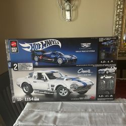 Mattel Brick Shop Hot Wheels Cadillac GTP & Corvette Bundle