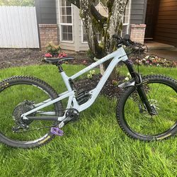 2019 Santa Cruz Bronson Full Suspension Mountain Bike 