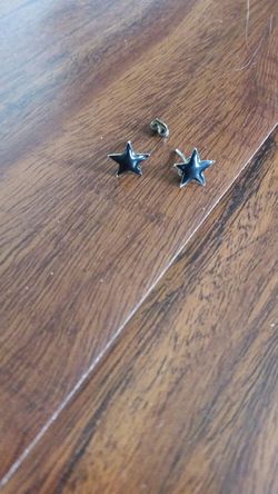 Black star earrings