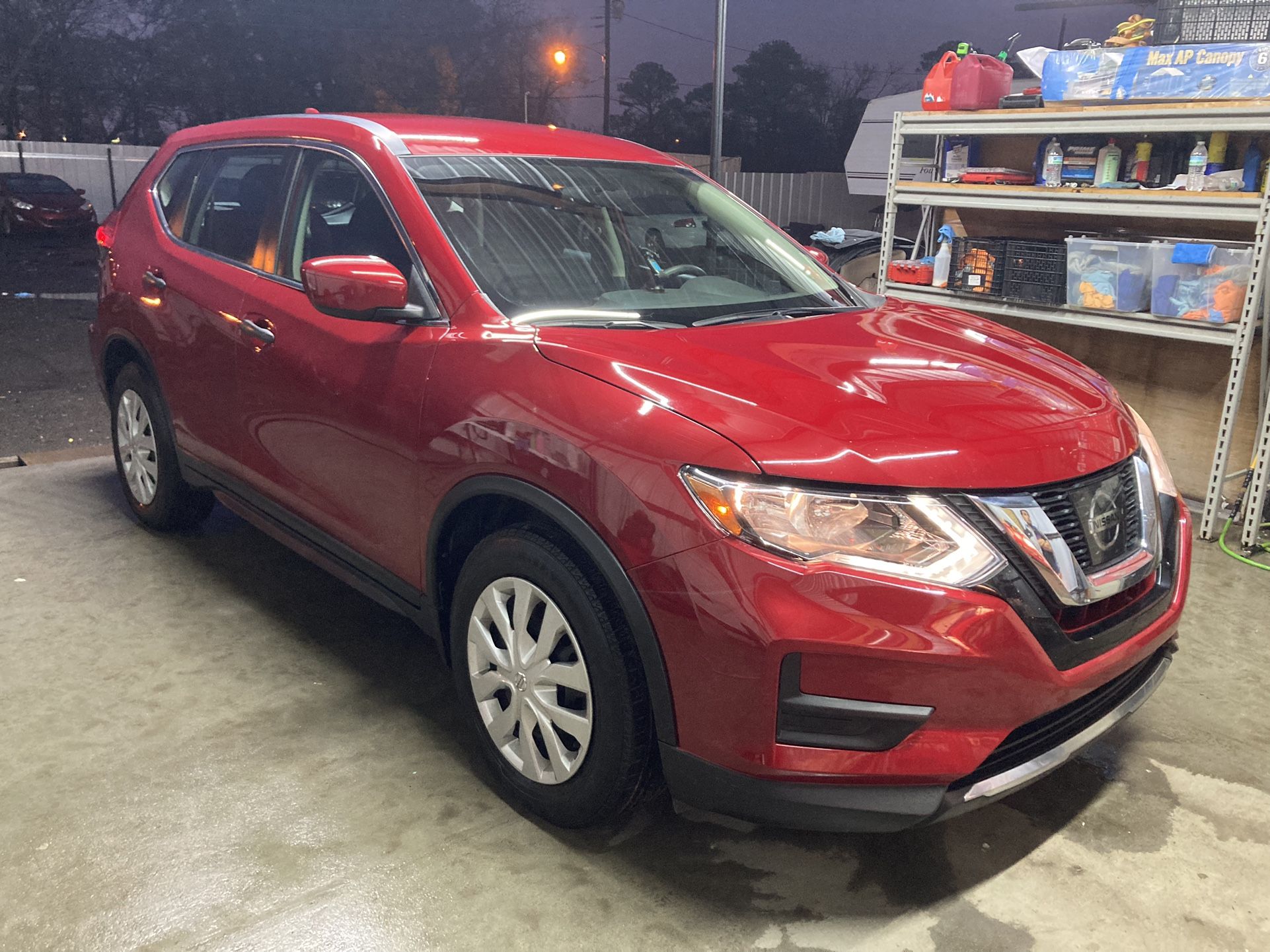 2017 Nissan rouge,tiene 105 Mil Millas, En Buenas Condiciones, Hubicado En Metairie LA 