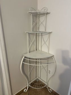 Corner shelf