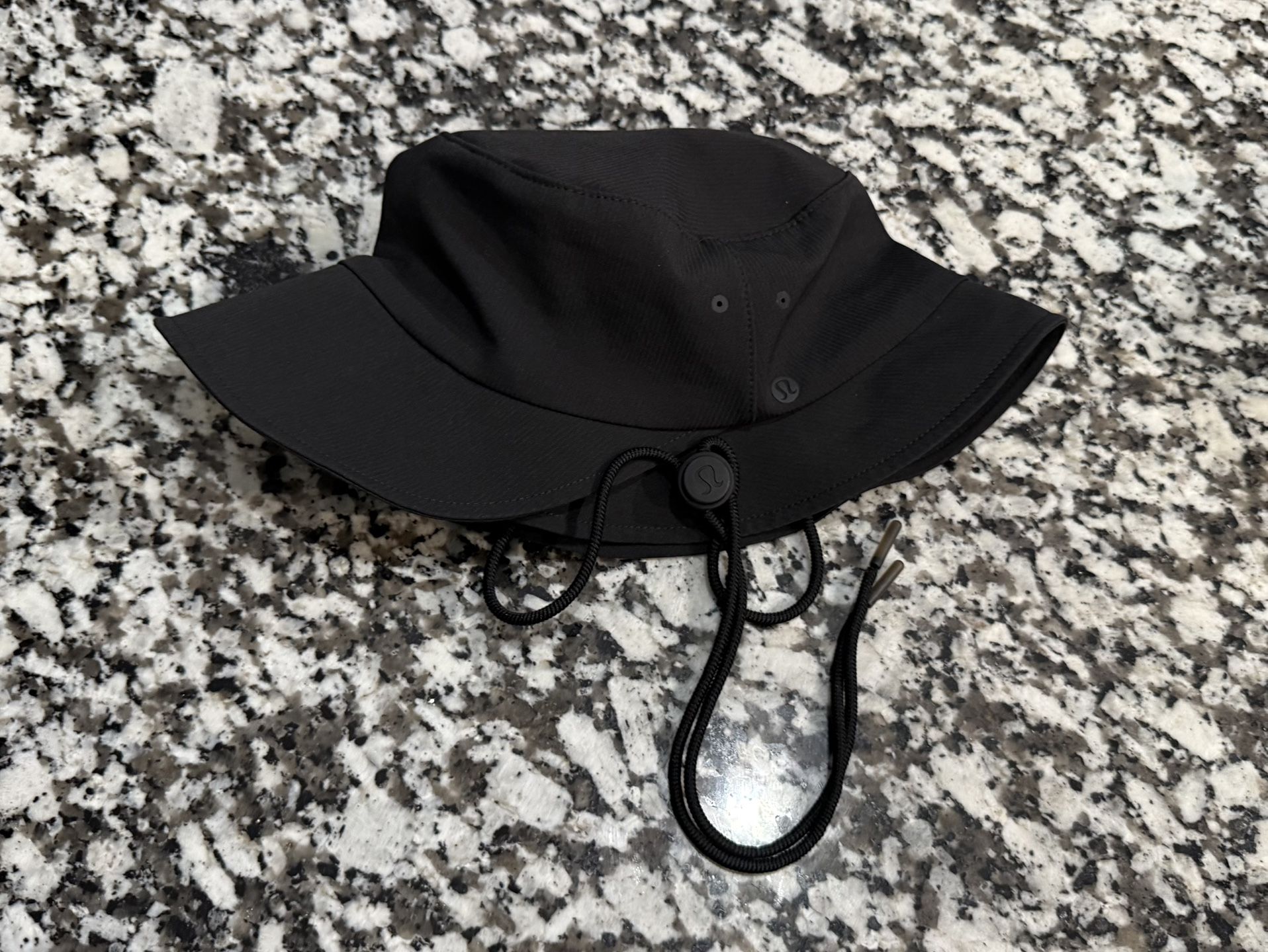 Lululemon Women’s Black Wide-Brim Bucket Hat with Strap