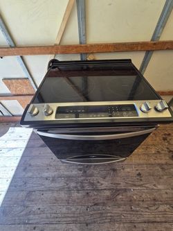 Whirlpool electric stove  (5 burner )