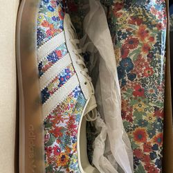 JP5309 Liberty London adidas Originals Gazelle Indoor Floral Embroide (Women's) size 10.5 box has a few dents shoes are brand new in perfect condition