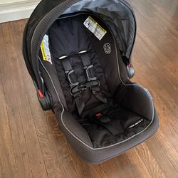 2021 Graco Snugride Snuglock 35 Infant/ Baby Car Seat 
