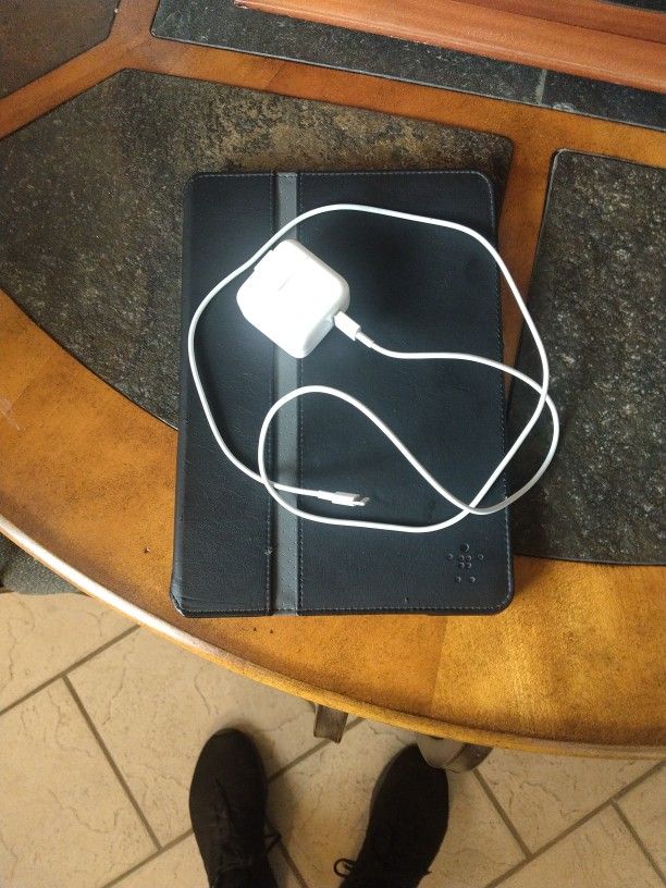 I Pad Case And Charger