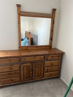Dresser With Mirror