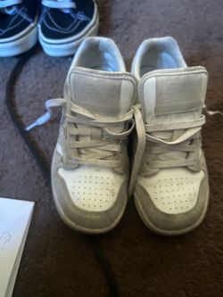 White new balance shoes (Kids)