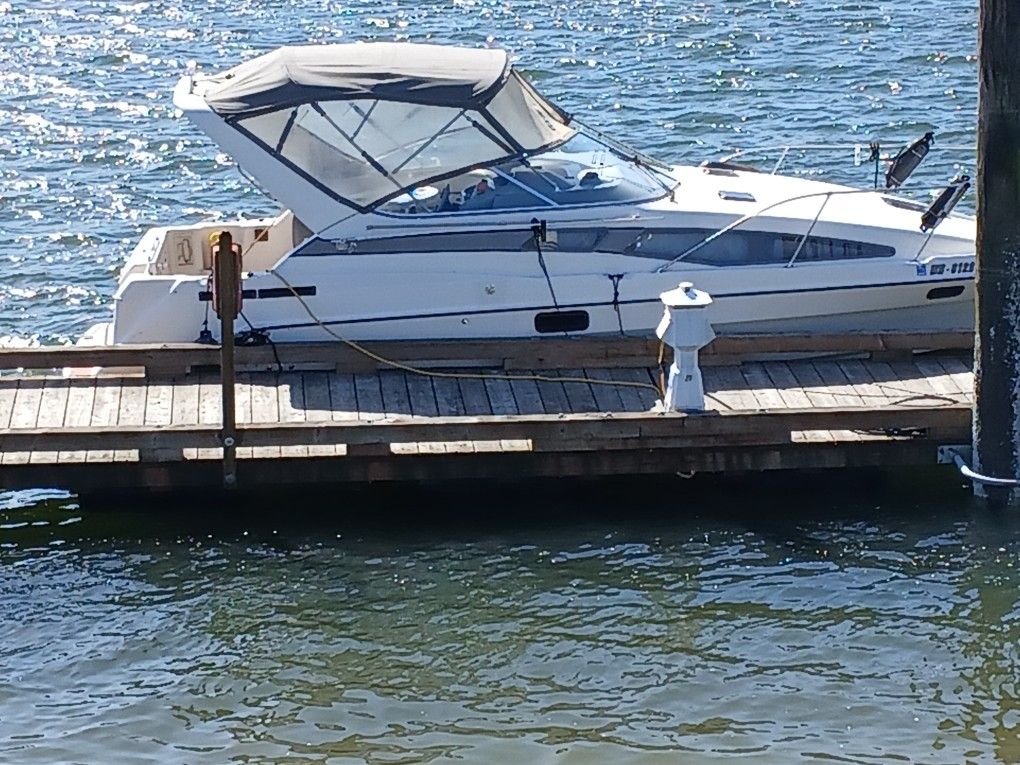 Beautiful 1994 BAYLIENER 2855 SUNBRIDGE