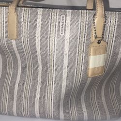 Coach Weekend Tote Purse 23108 Very Nice 