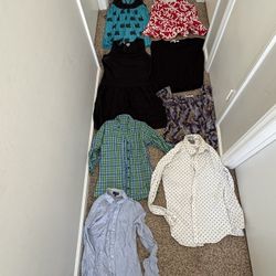 Women’s Clothing Lot - Sizes In The Picture - Needs Wash