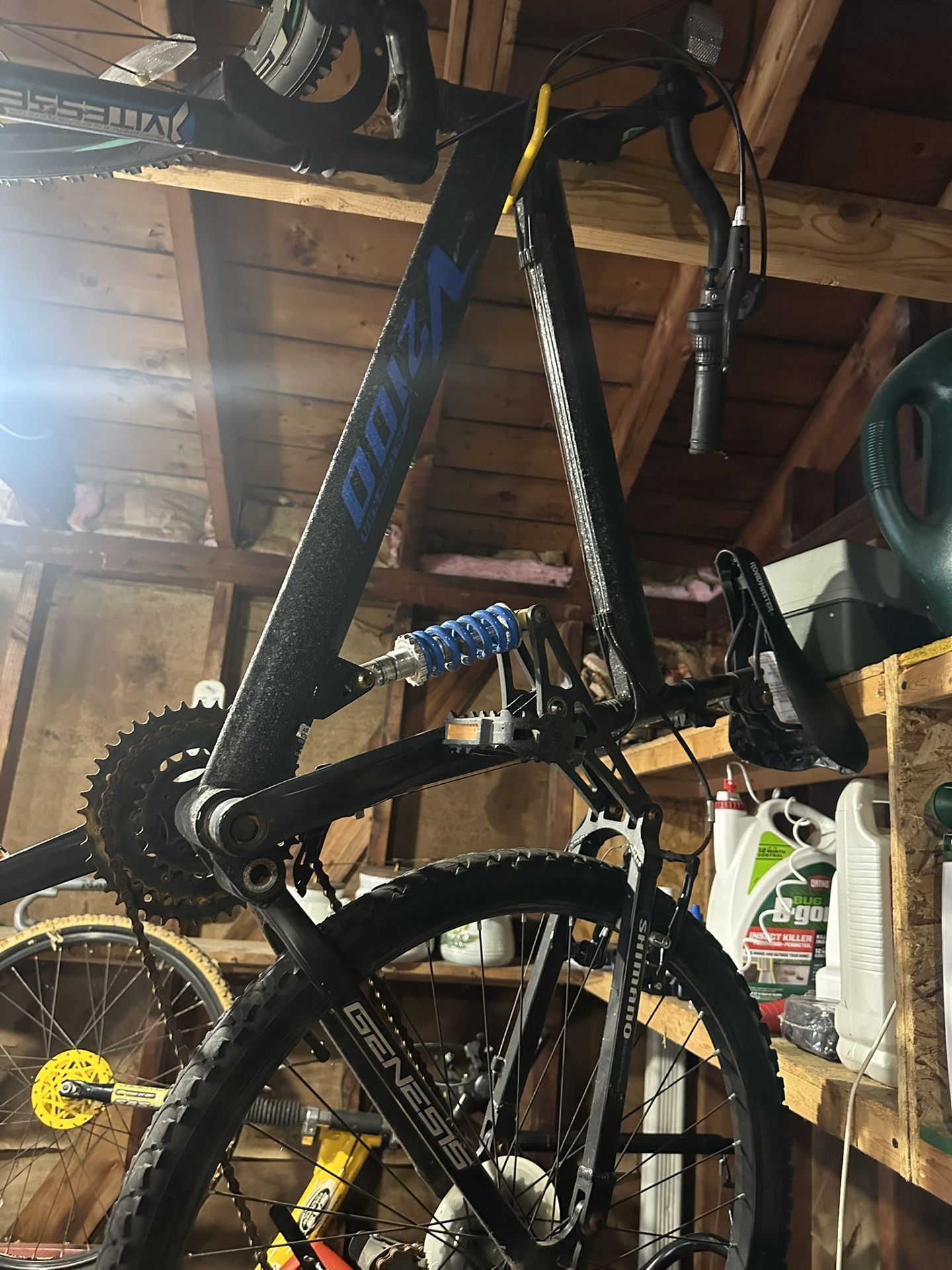 Genesis V2100 Mountain Bike