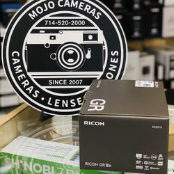 Ricoh GR IIIx Bundle