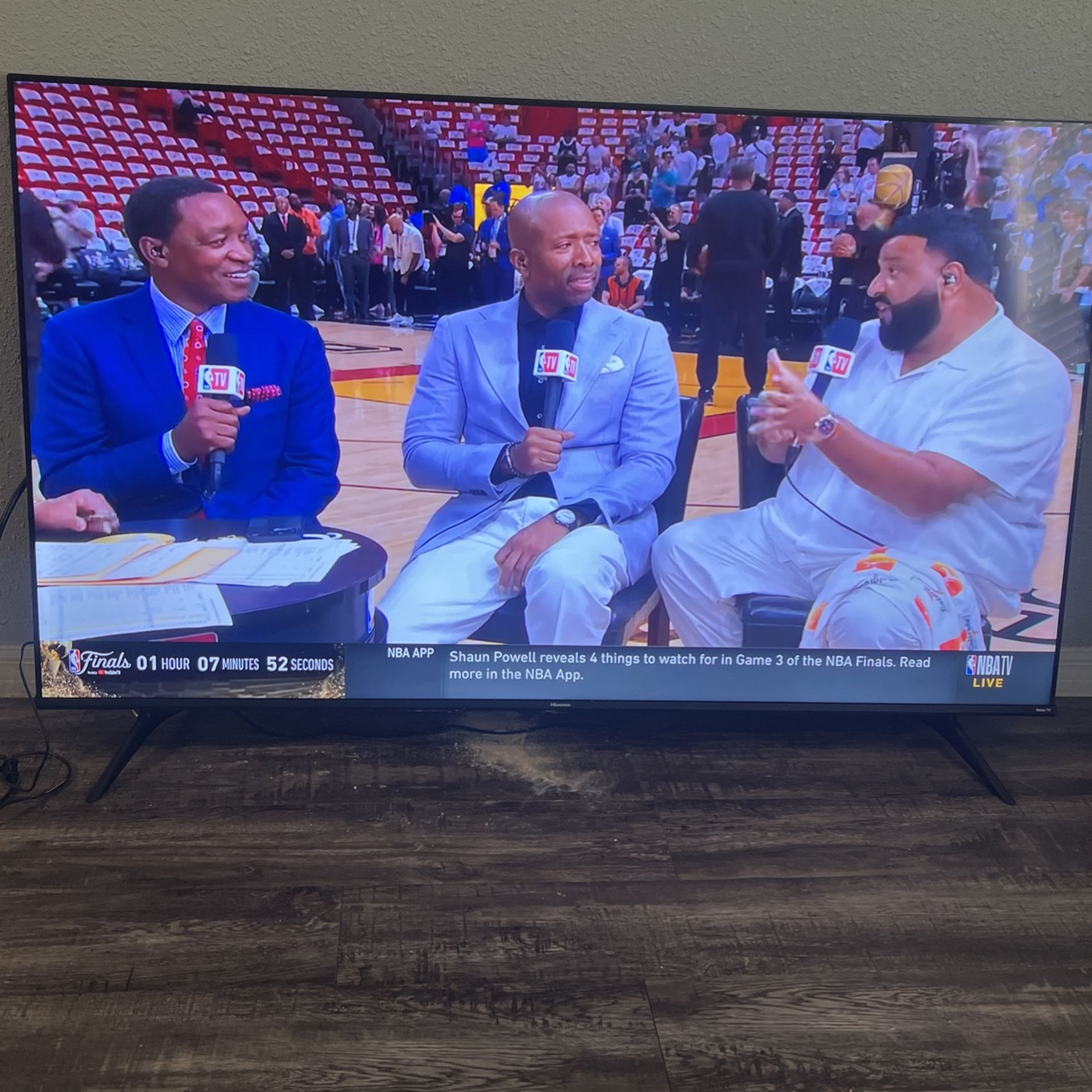 HISENSE 65 Inch 4K 65R6E4 TV Used But Like New