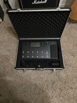Helix LT - Guitar Multi-Effects Pedal with Hard Case
