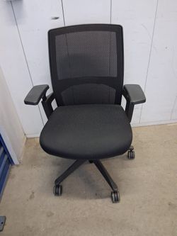Black Mesh Back Office Chair with Armrests