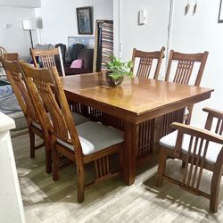 Beautiful Table With Extending Leaf And Six Chairs 