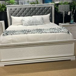 💥Willacy Bedroom Set

💥👈Financing Available Only $10 Down Payment🥳