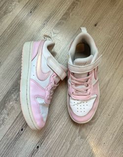 Nike Girls Pink Shoes! (Size 1.5Y)