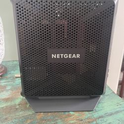 Net gear AC 1900 WI-FI Cable Modem Router C7000 V2