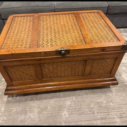 Coffe Table Or Blanket Chest 