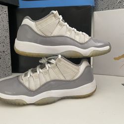 Air jordan 11 low Cement Grey size 5y ( pick up only)