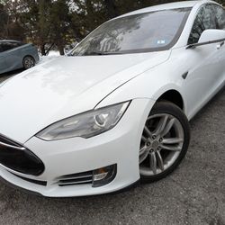 2013 Tesla Model S 85. Free Supercharging.