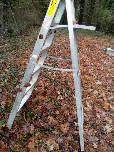 6ft Kellar Aluminum Ladder +Roller 30.00