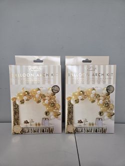 Balloon Arch Kit - 70 Gold And White