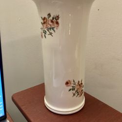 LENOX SPECIAL BRIDESMAID SAXONY VASE 24K GOLD TRIM USA 11" HAND PAINTED (?)