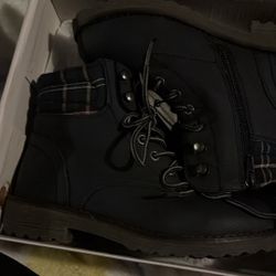 Size 3 Navy Blue And Pink Winter Boots 