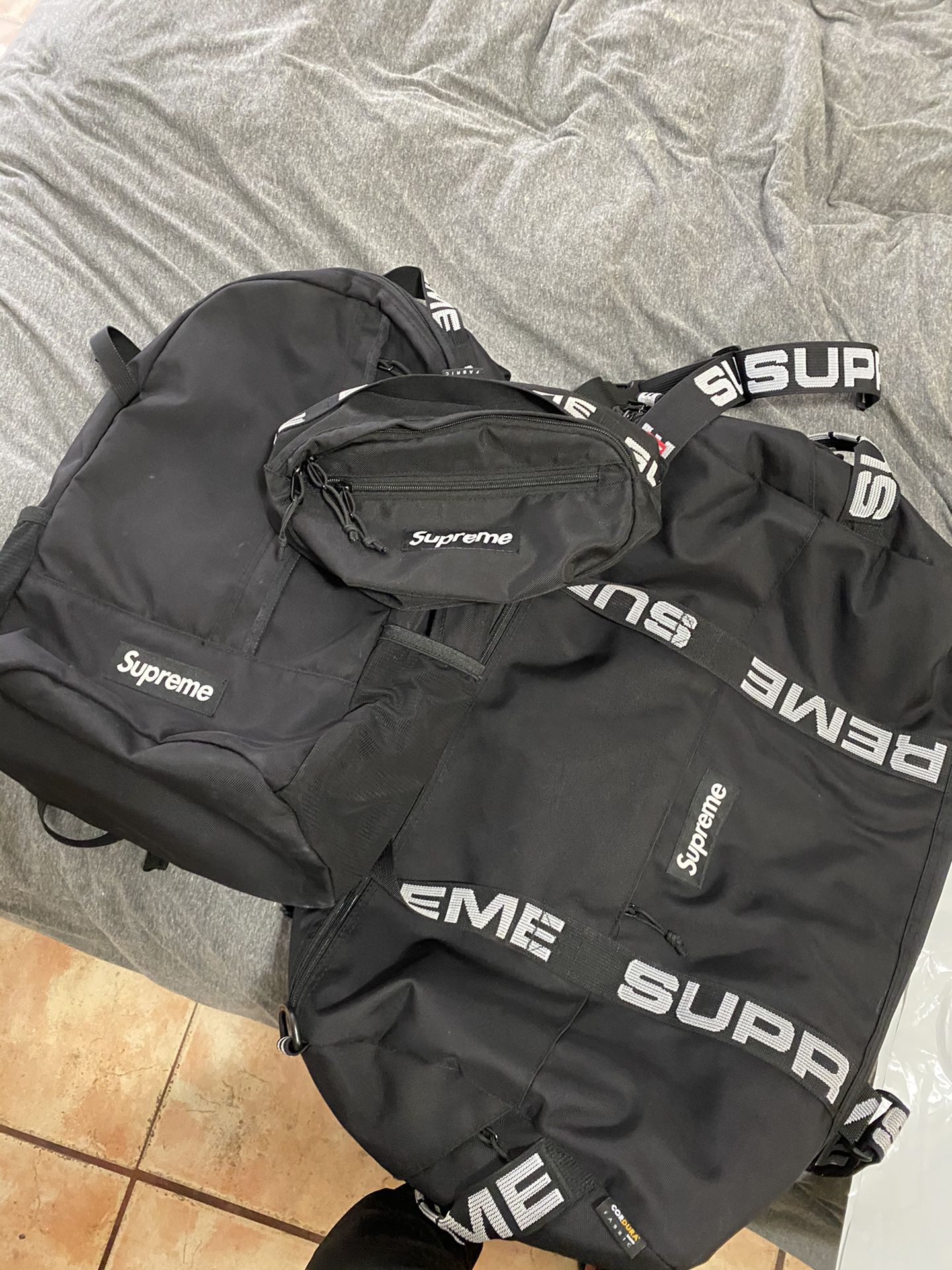 Supreme bags SS18 travel set