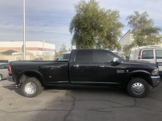 2017 Dodge Ram Laramie turbo 4 x 4 dually