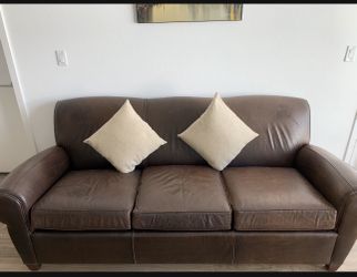 Pottery Barn Manhattan Leather Sofa 86 inches