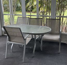 Patio Table And 4 Chairs