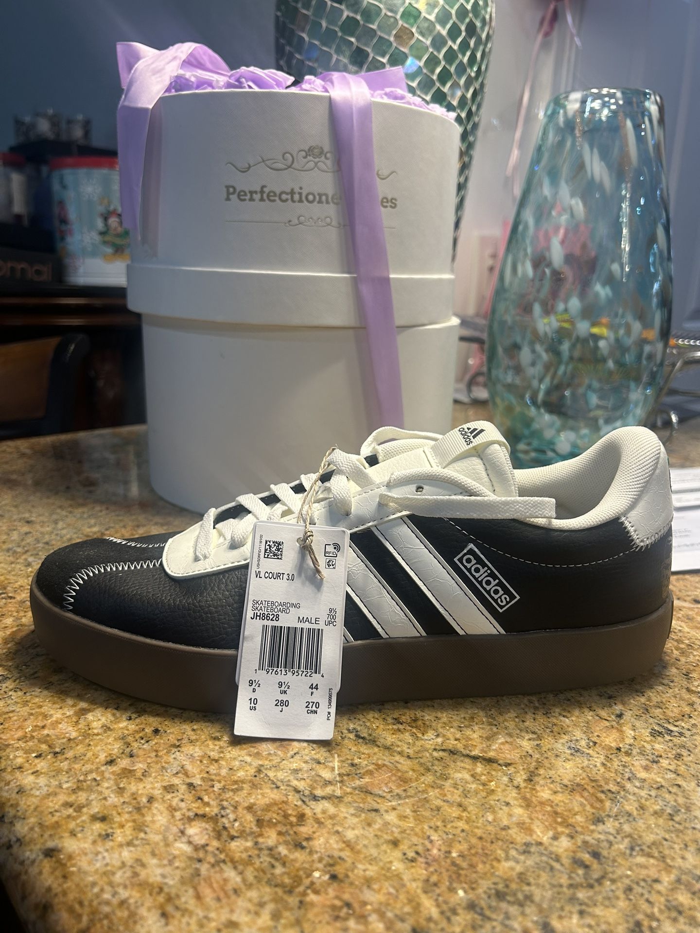 Adidas Brand New Bk/white No Box size 10 Men