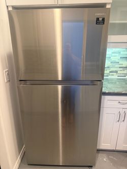 Samsung Stainless Steel Top-Freezer Refrigerator