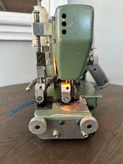 Carpet binding machine