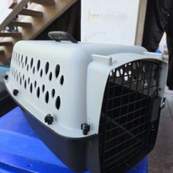 $20.00 NEW PET CARRIER.