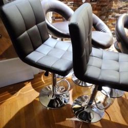 2 Bar stool with swivel 