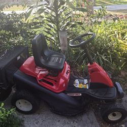 TROY-BILT 30" Cutting Width Rideing Lawnmower