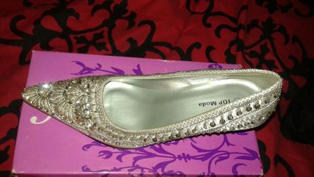 Rhinestone pointy toe heel