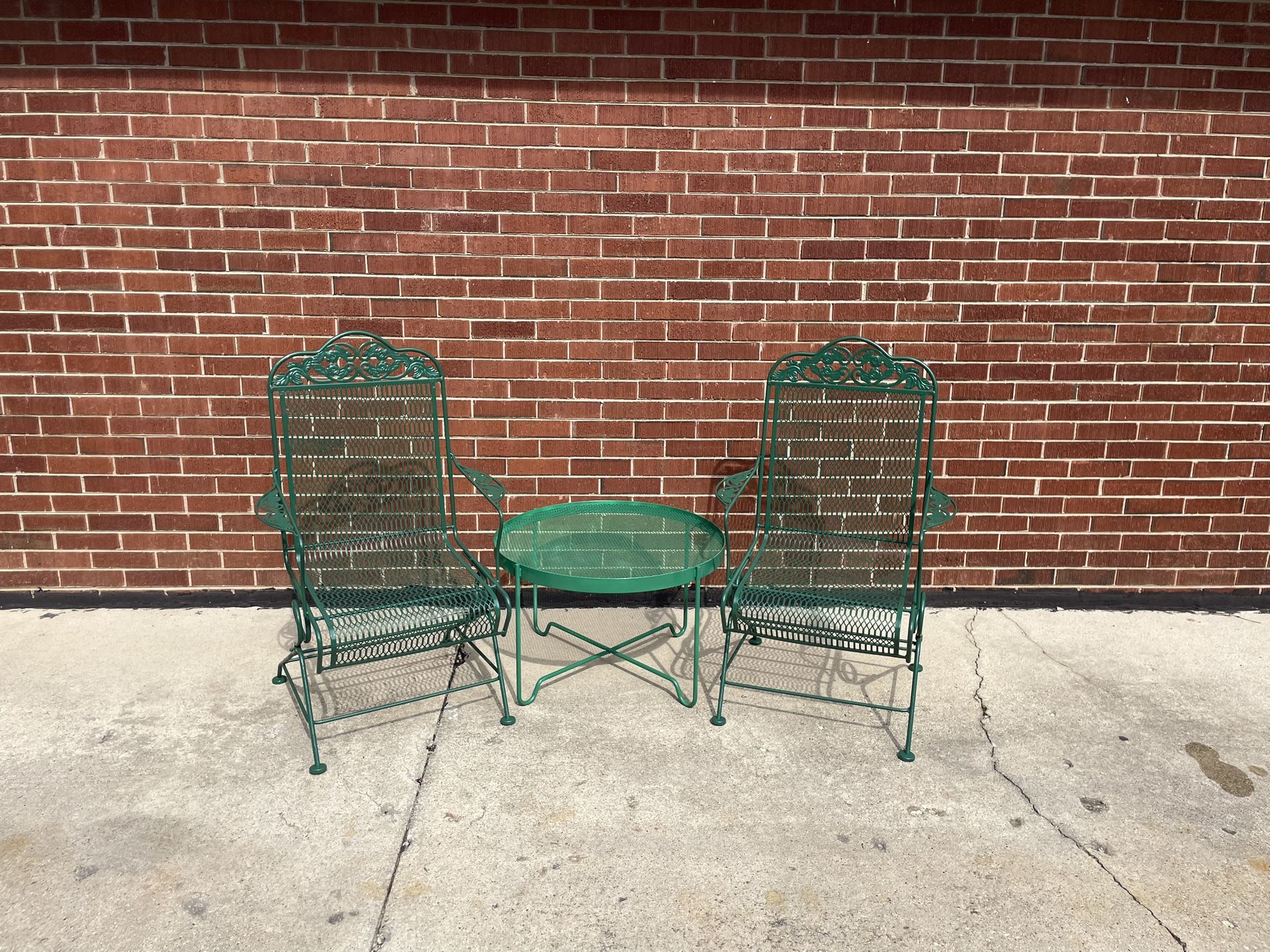 Fancy Green Wrought Iron Patio Balcony Bistro Set Rocker Spring Chairs Round Coffee Table