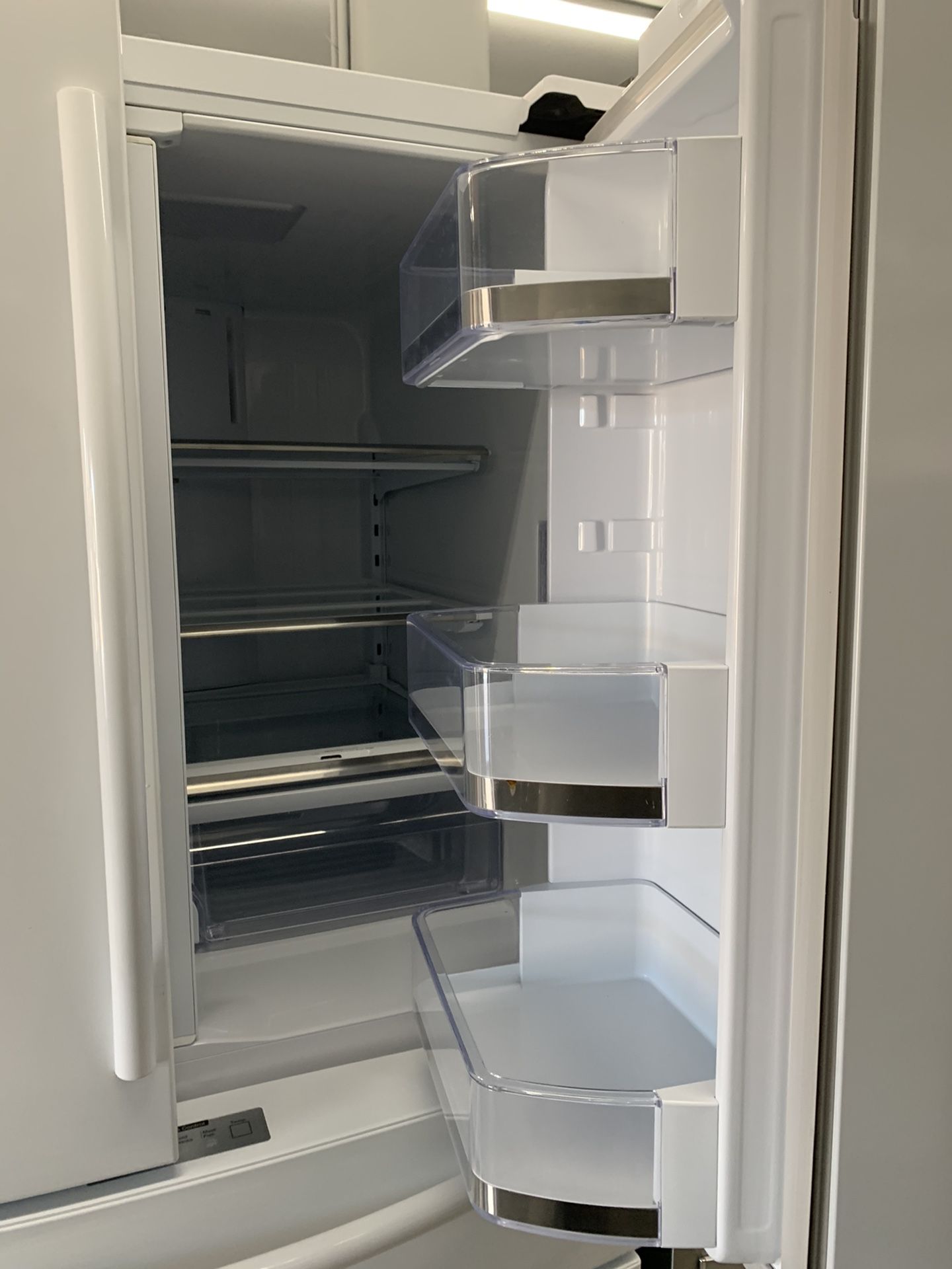 Samsung 4 door fridge in glossy white