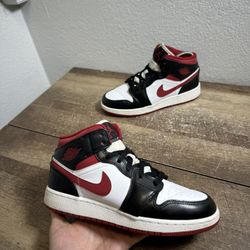 Nike Air Jordan 1 Mid Gym Red Black White 2021 DJ4695-122 GS Youth Size 5.5Y