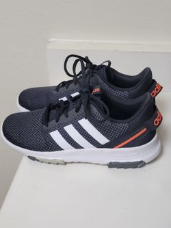 Womens Adidas cloud Foam (SZ 5)
