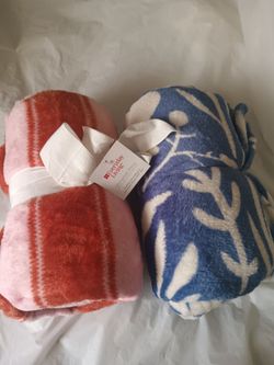 Set of 2 new throw blankets ( both for $10 )